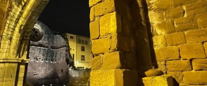 piedras antiguas al anochecer